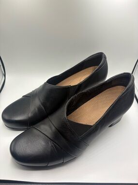 Clarks Black Low Heel Slip-On Pumps size 9